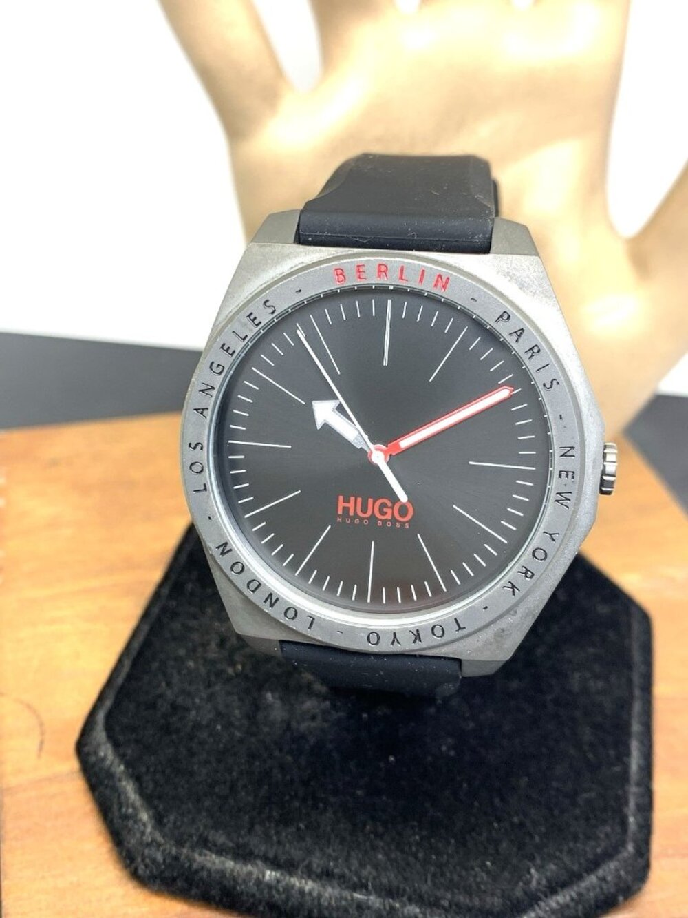 Hugo Boss Men's Watch 1530104 Quartz Black Dial Gray Steel Case Rubber Band 44mm